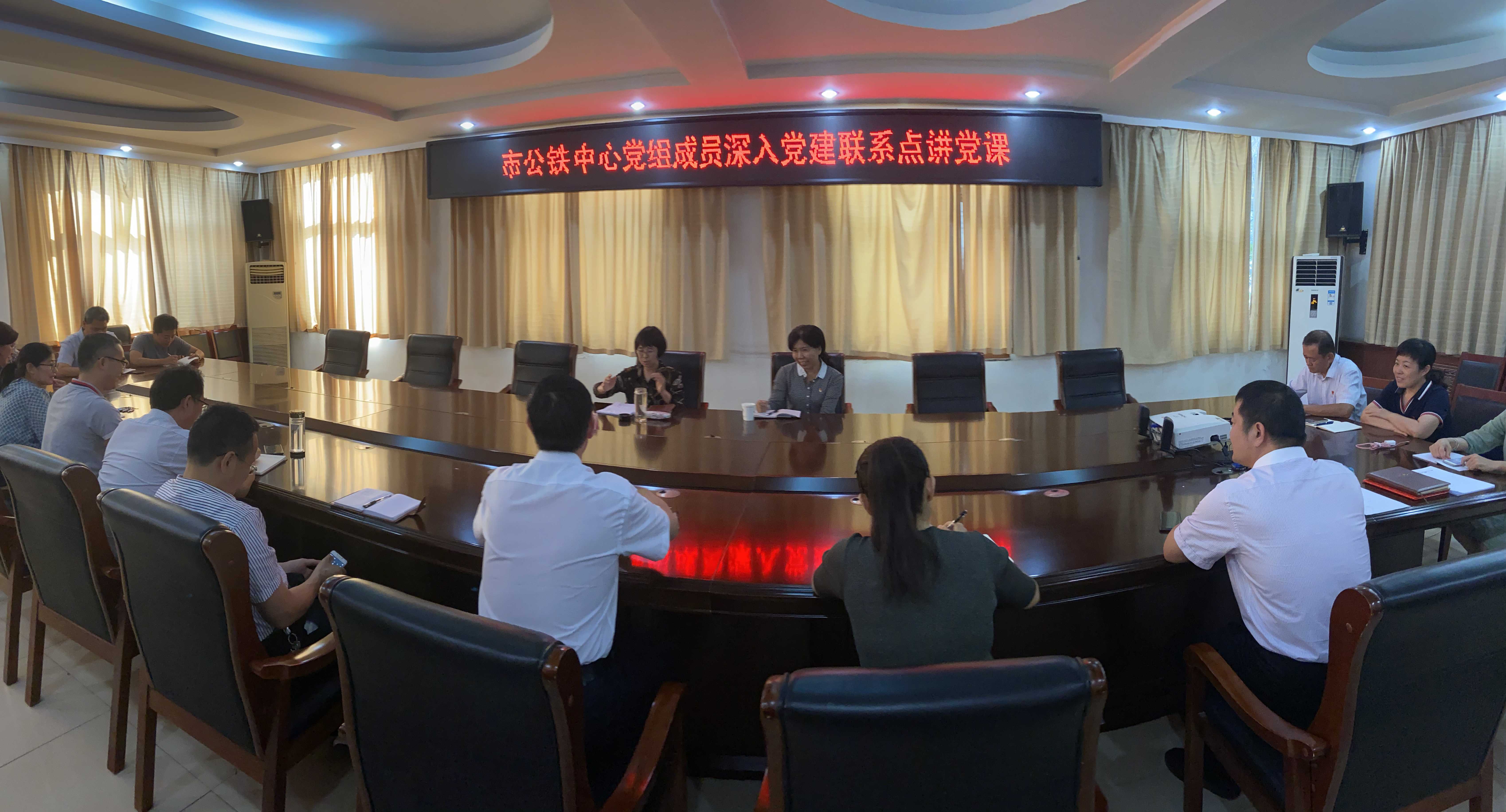 赵海玲讲党课.jpg