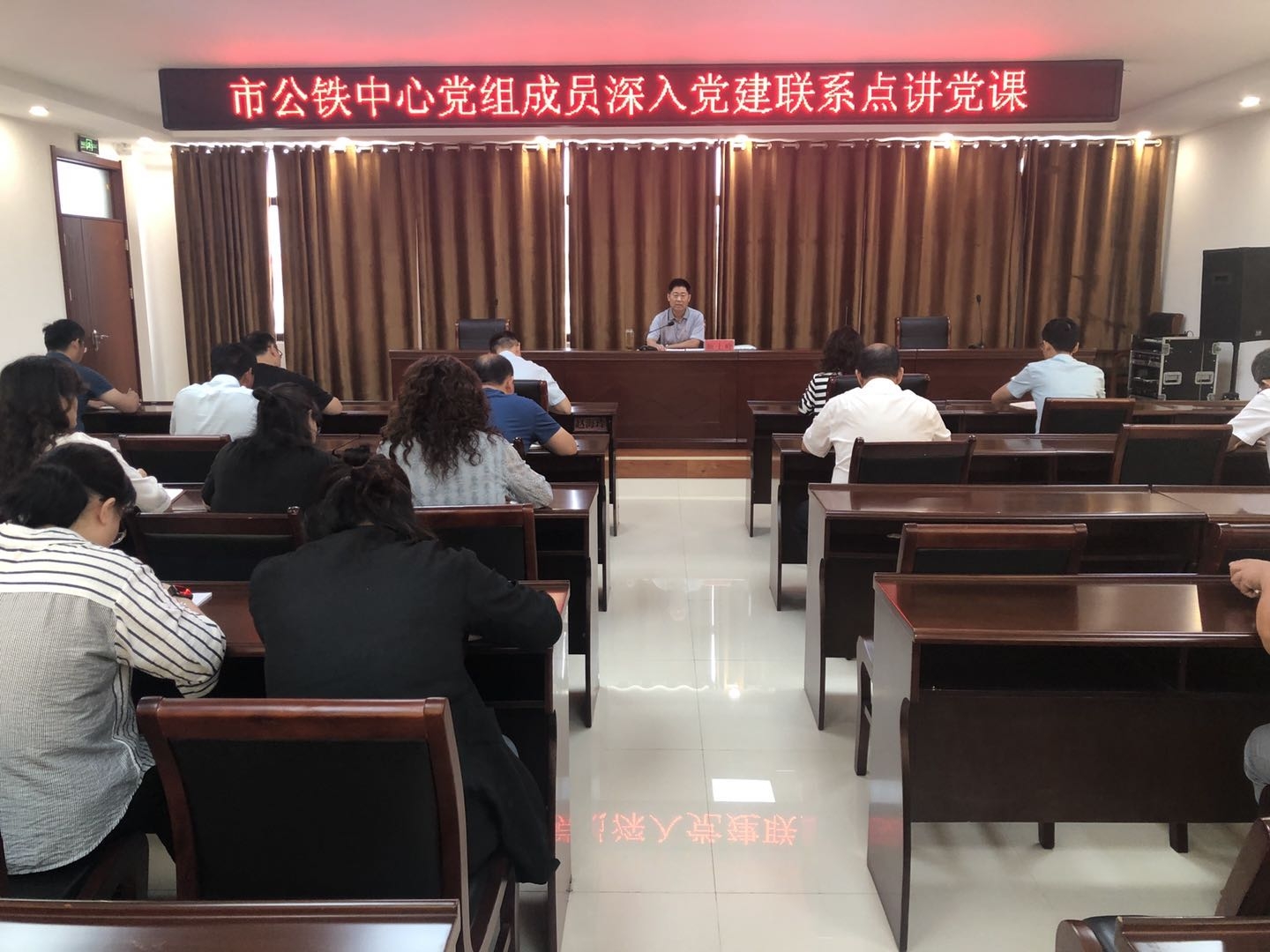 颜士岭讲党课.JPG